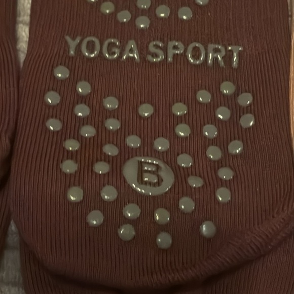 Yoga Sport Anti Slip Yoga Pilates Socks Grip Stability 2 Pairs Brown Tan - Picture 7 of 7